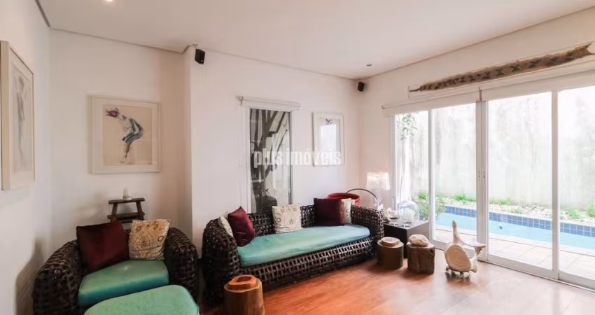 CASA EM CONDOMÍNIO COM 252,0M²AC - 4 SUÍTES  3 GARAGEM - ÁREA GOURMET E PISCINA
