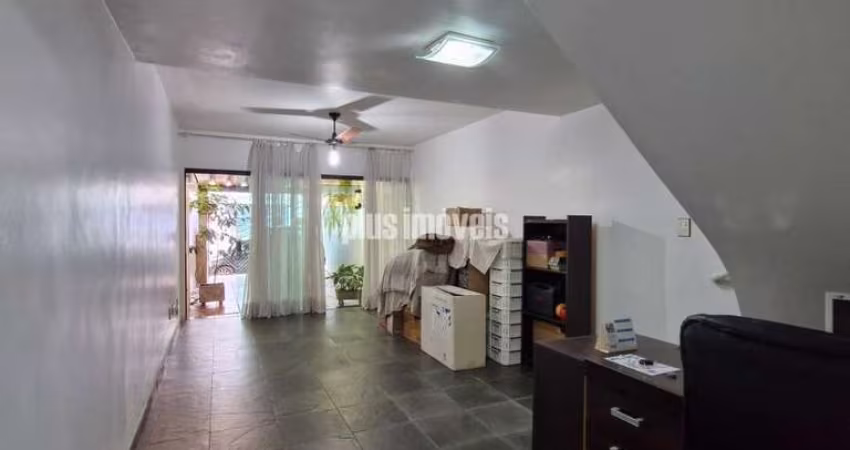 Excelente sobrado,bem localizado, próximo as principais avenidas e farto comércio