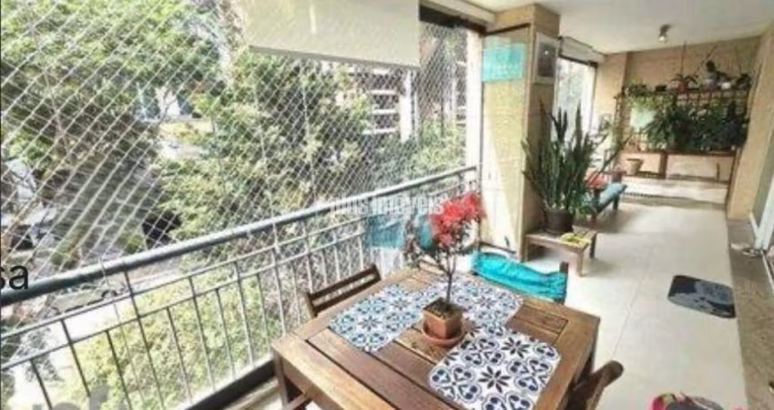 Apartamento com 3 Quartos e 5 banheiros à Venda, 167 m
