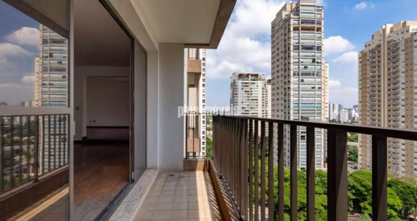 Apartamento para venda com 3 quartos, sendo 1 suíte, 202m²