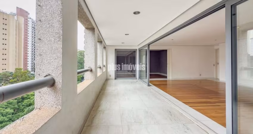 Morumbi!  277,0m²  4 quartos, sendo 2 suítes,  3 vagas.