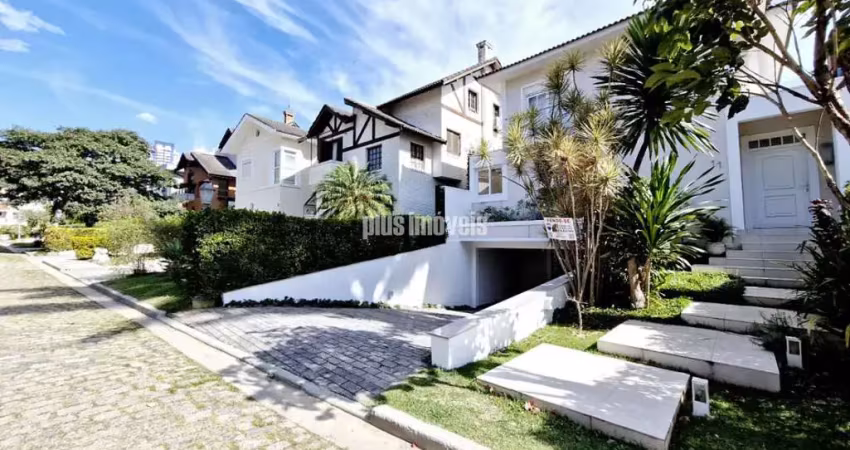 PRÓXIMO AO COLÉGIO SANTO AMÉRICO!!  430,0M² AC -  4 SUÍTES 4 VAGAS DE GARAGEM LAZER COM PISCINA
