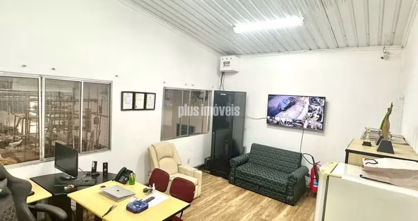 Barracão / Galpão / Depósito com 3 salas à venda na Rua Camacam, 587, Vila Anastácio, São Paulo