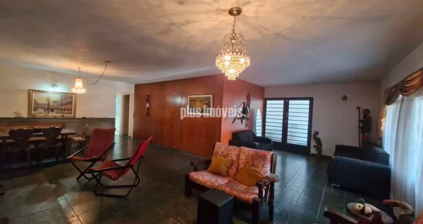 Casa com 3 quartos para alugar na Rua Visconde de Aguiar Toledo, 386, Campo Belo, São Paulo
