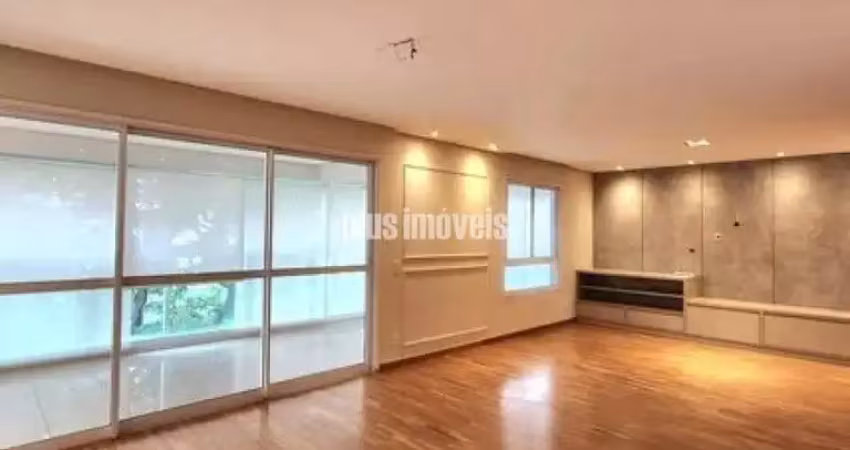 Apartamento para alugar com 210m², 4 quartos e 3 vagas