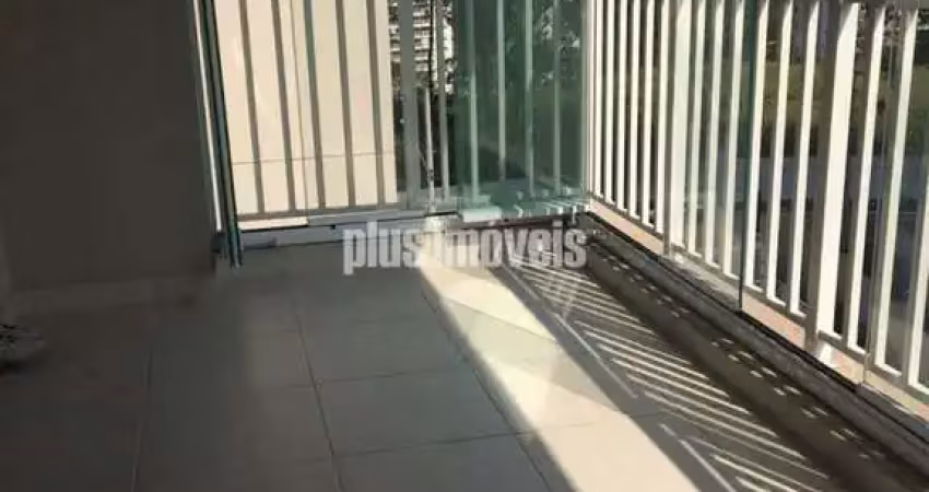 Apartamento vila andrade, com sacada fechada com vidros, 2 vagas
