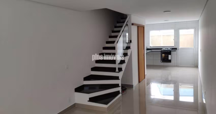CASA EM CONDOMINIO, COM QUINTAL E DEPOSITO