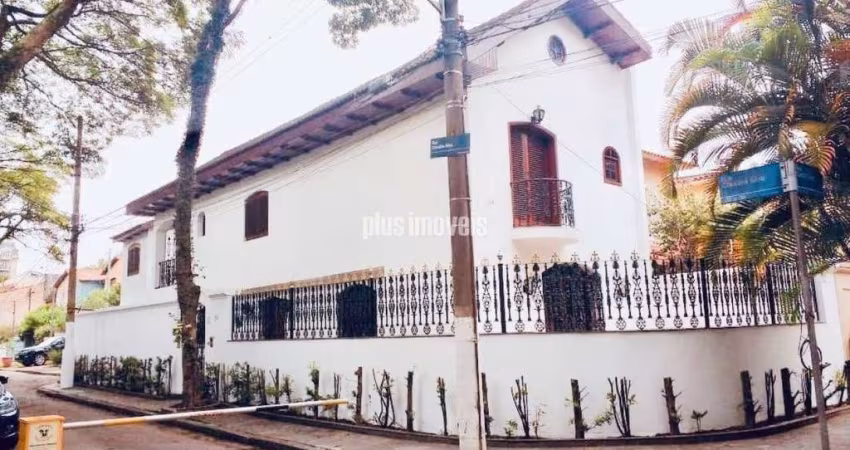 Casa de vila fechada com cancela e guarita. Venha visitar