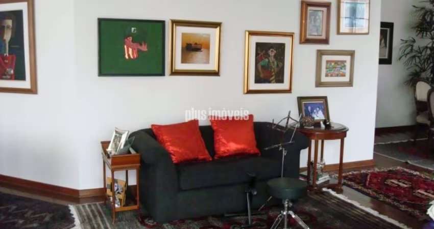 Excelente apartamento no Moema