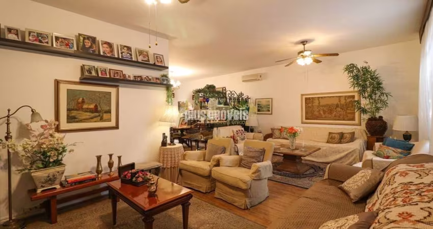 Casa Assobradada de 300m² 3 dormr/ 1 suíte, Edicula, 4 vaqgas no Brooklin.