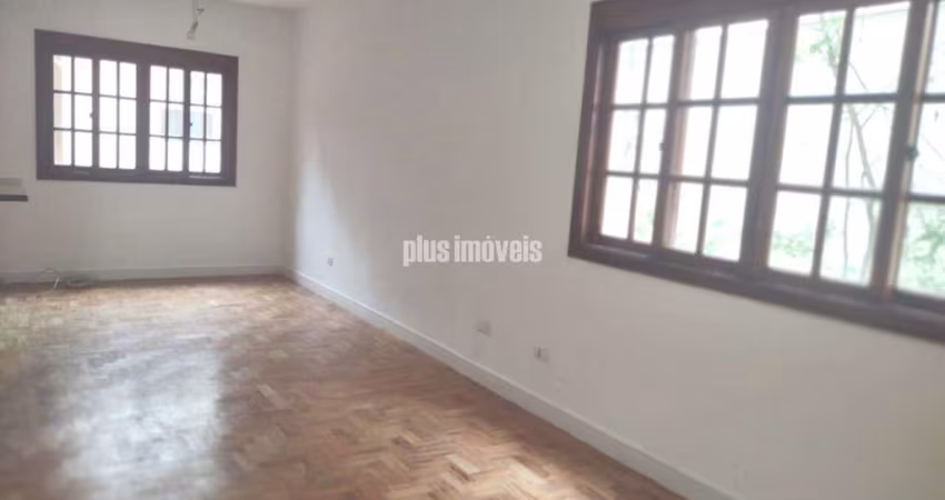 Casa de vila, 4 dormts, totalmente reformada, ótima localização prox. metrô