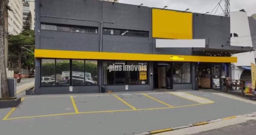 IMOVEL DE ESQUINA COM TERRENO DE 2.257 M² E ENTRADA EM 3 RUAS