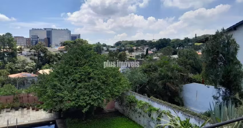 Casa assobradada  3 quartos 3 suites 4 vagas no morumbi