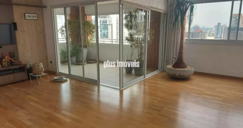 IMPONENTE DUPLEX, CHARMOSO E COBIÇADO EM PINHEIROS!