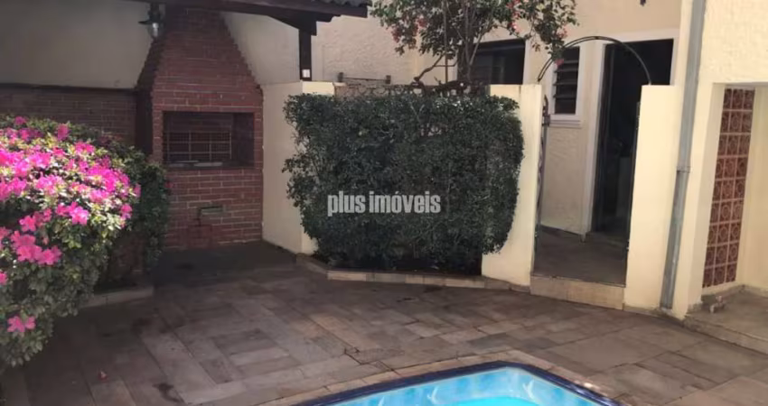 Casa com 4 Quartos e 5 banheiros à Venda