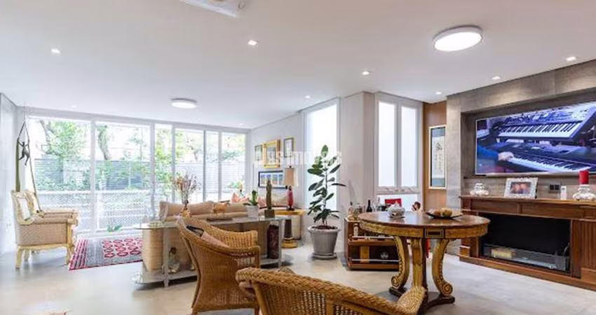 CASA EM CONDOMÍNIO 424.0M² ÁREA PRIVATIVA,  4 SUÍTES  4 GARAGEM- QUINTAL COM PISCINA