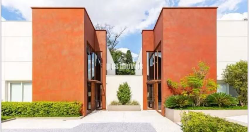 Casa de condomínio com 4 quartos e 7 banheiros à venda, 680 m²