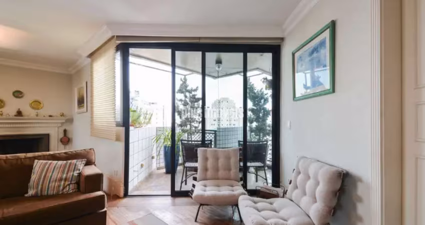 Apartamento com 3 quartos à venda na Avenida Chibarás, 853, Moema, São Paulo
