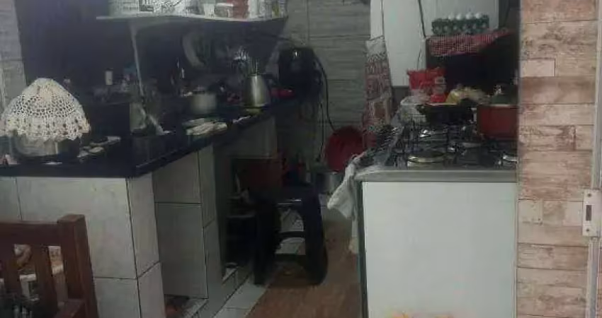 Casa à venda na Travessa Antônio Luiz de Oliveira, 26, Pinheirinho, Curitiba