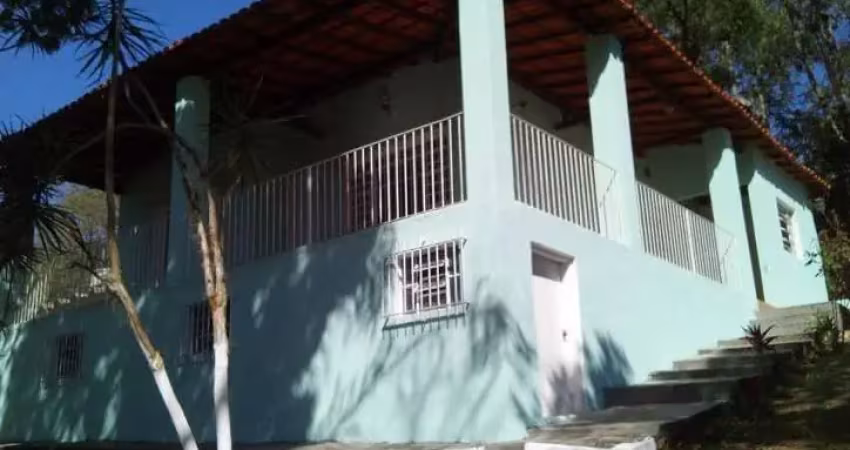 Chácara Luz do Amanhecer com 2000 m², piscina, churrasqueira e asfalto