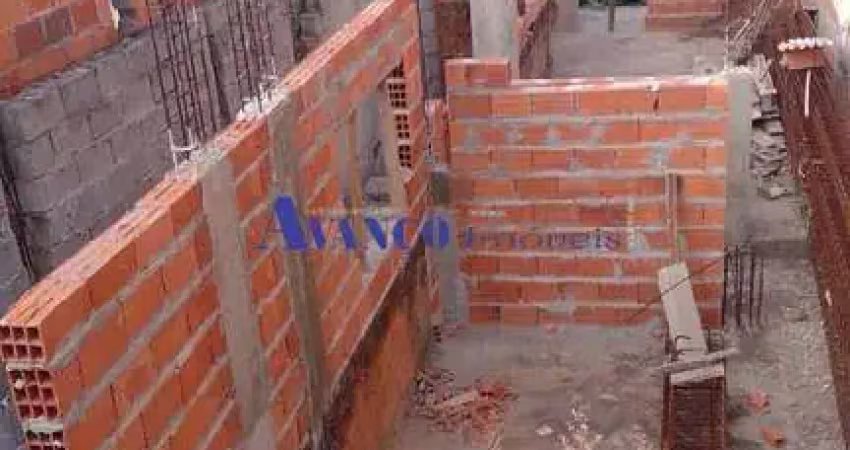 Terreno com casa em fase de construção no jardim itália