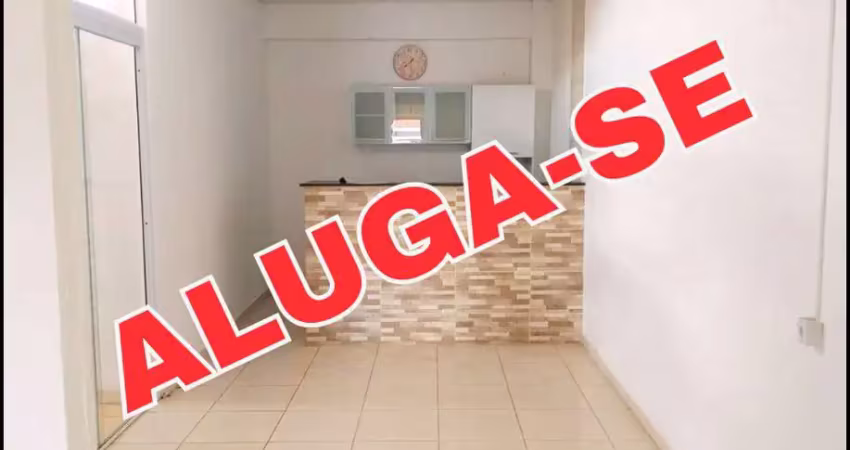 Aluga-se casa espaçosa no condomínio moradas dos ipês!