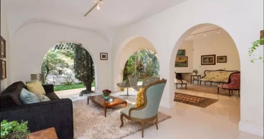 Linda Casa à Venda no Alto de Pinheiros