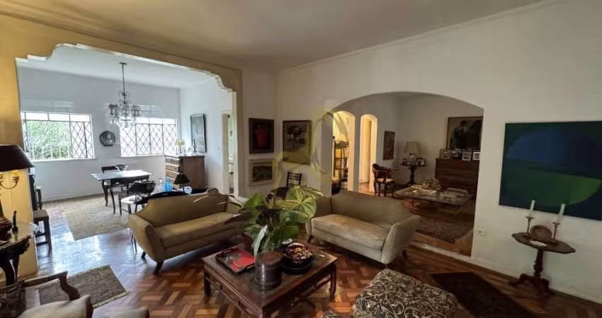 Linda Casa à Venda em Alto de Pinheiros