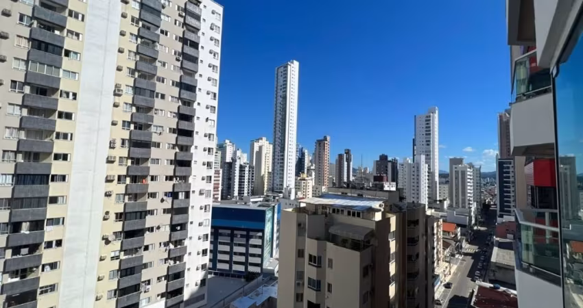 Lindo apto 03 Dormts sendo 1 suíte no centro de Balneário Camboriú próximo à praia.