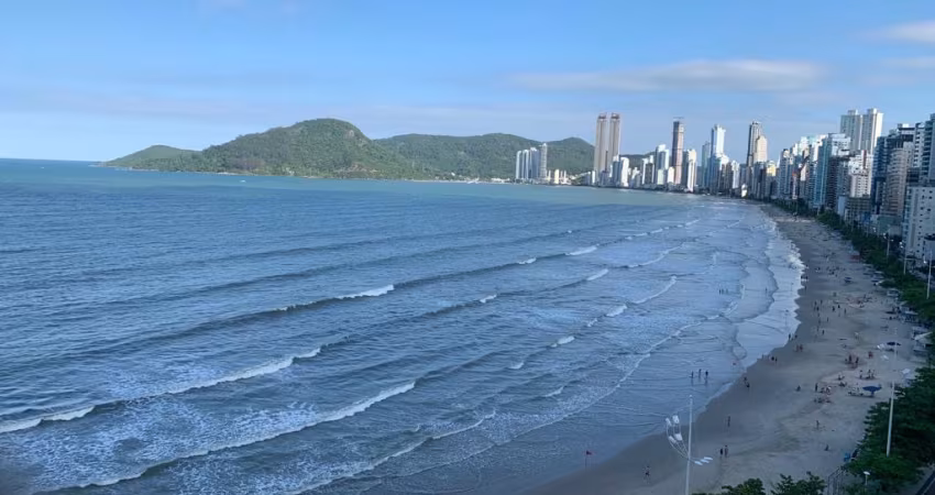 Lindo apto frente mar na praia central em Balneário Camboriú.