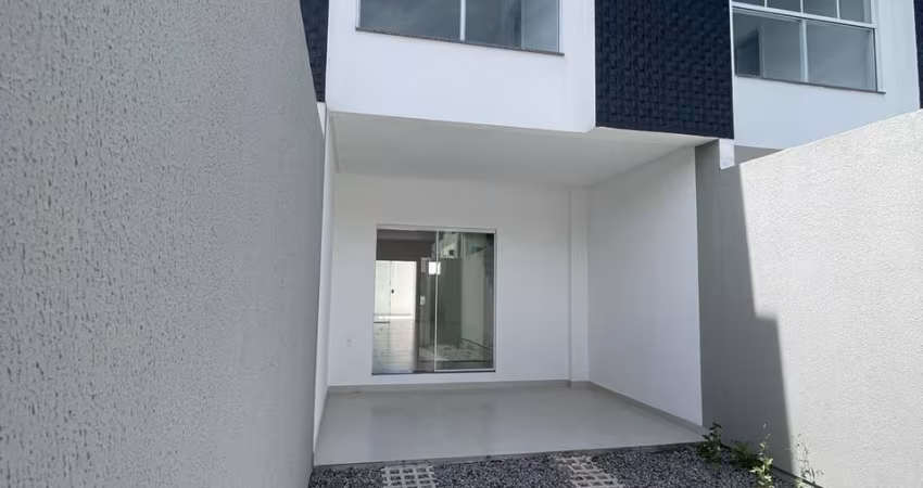 Lindo sobrado novo em junto à praia  de Itapema-SC