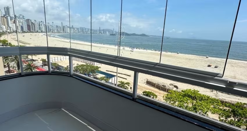 Lindo apto em frente à praia de Balneário Camboriú!