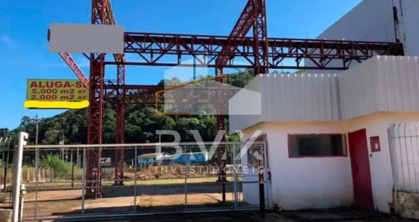 Aluguel de galpão comercial em mairinque-sp, res. parque cristiane: 3 salas, 4 banheiros, 2.000,00 m² de área.