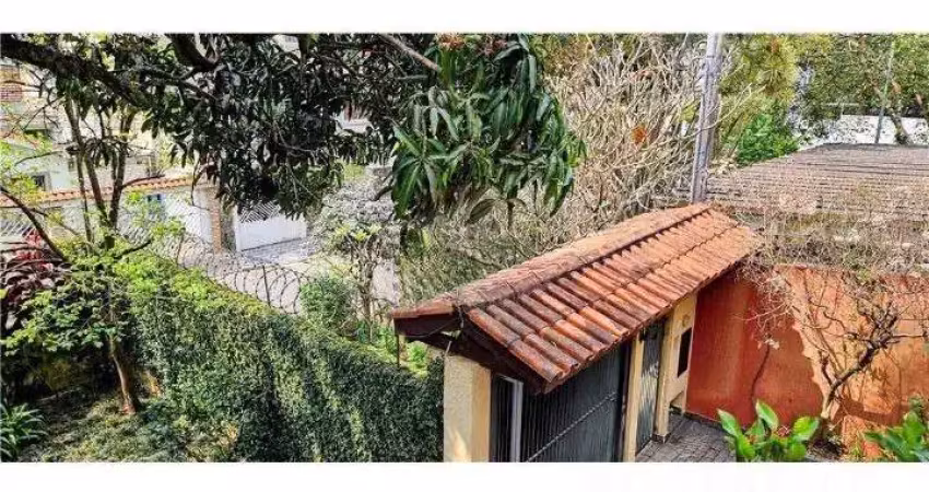 Casa  venda 205m² com 4 dormitórios sendo 2 suítes, sala com varanda