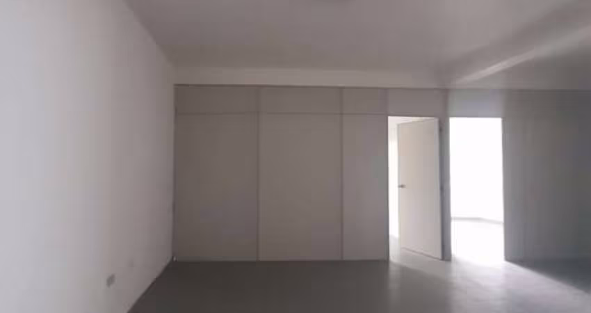 Com 100m² de área, esta sala conta com dois banheiros, perfeita para atender tanto funcionários