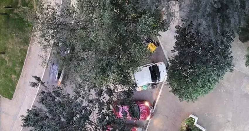 Apartamento amplo de 100m²,  de 3 dormitórios amplos, o terceiro quarto foi aberto para ampliar,