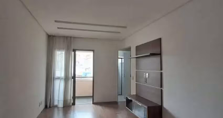Locação de apartamento com 56m², com sala ampla e sacada, 2 quartos 1 vaga fixa e coberta