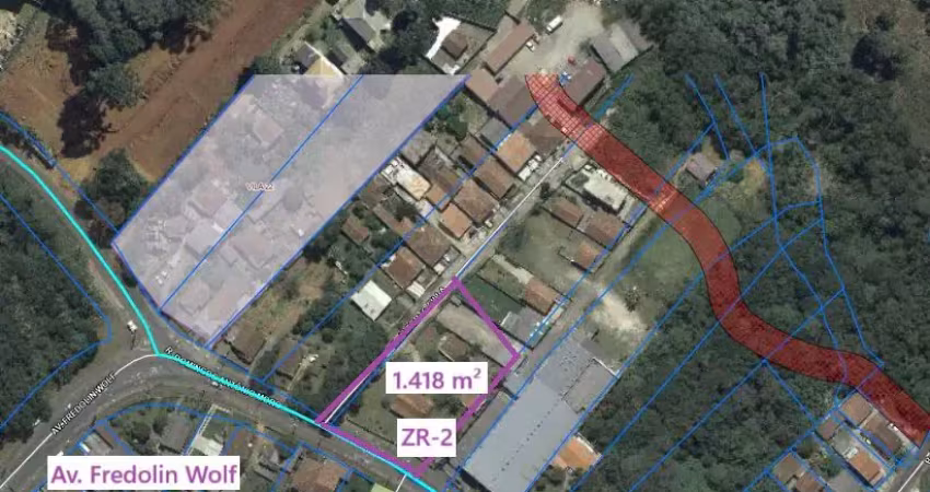 Vendo ótimo terreno (1.418m²), para empresas ou sobrados.