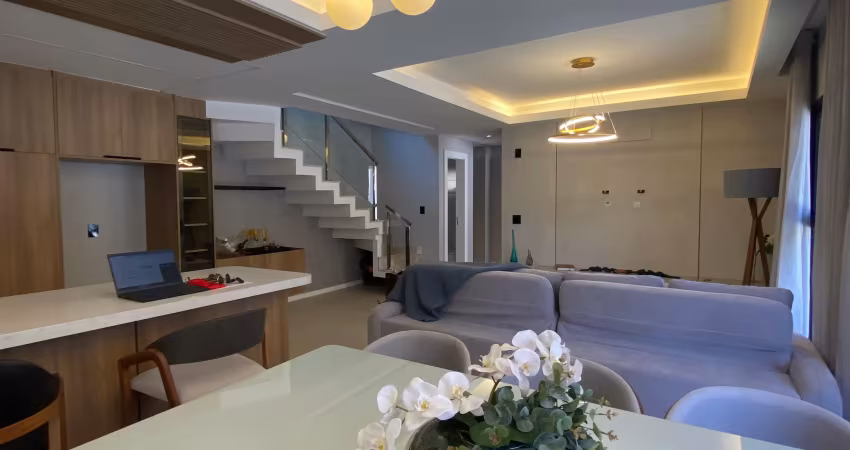 Casa em condomínio fechado com 3 quartos para alugar na Avenida Cândido Hartmann, 5118, Santa Felicidade, Curitiba