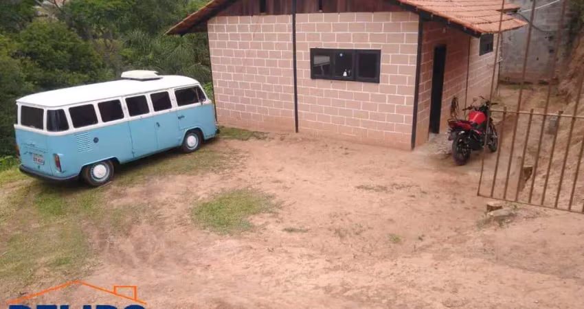 Chácara em Terra Preta em bairro tranquilo de 1.100m² à venda.