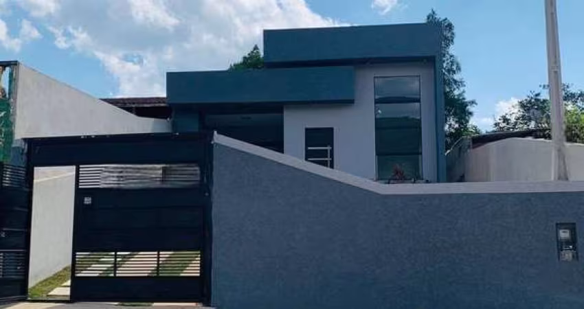 Casa contemporânea em Terra Preta, apta para financiamento.