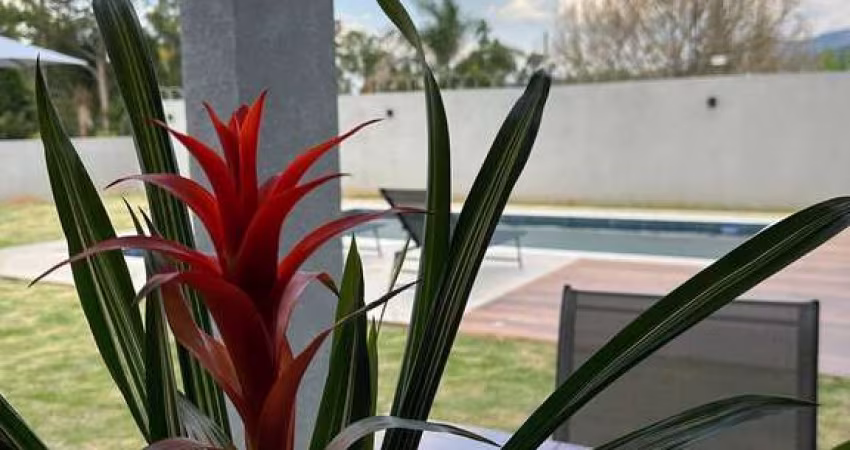 Casa em Atibaia escriturada, aceita financiamento bancário.