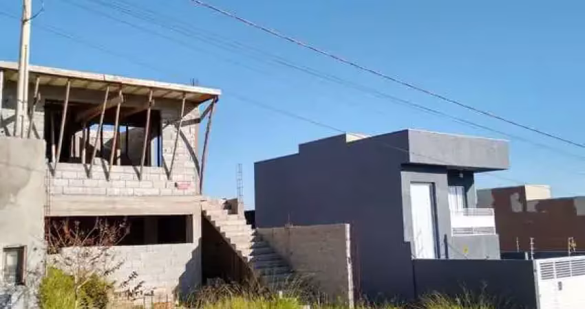 Casa com um projeto aprovado e só dar andamento na construção.