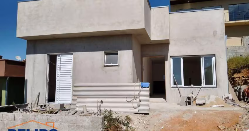Casa com 150 m² em Mairiporã dentro de condomínio fechado.