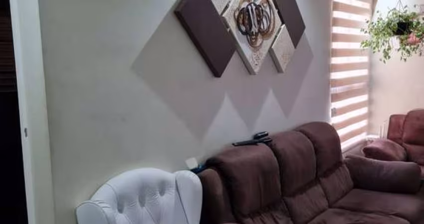 Apartamento com 2 dormitórios e um deles mobiliado.