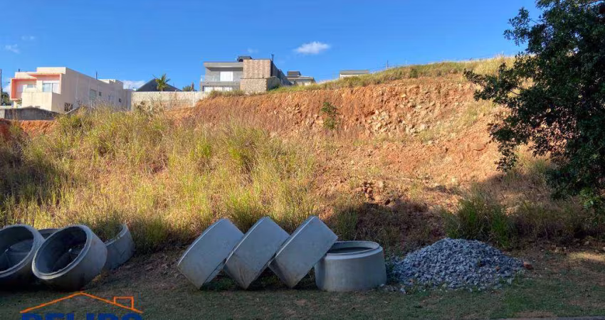 Terreno em Dois Níveis com Terraplanagem Concluída: Pronto para Construir