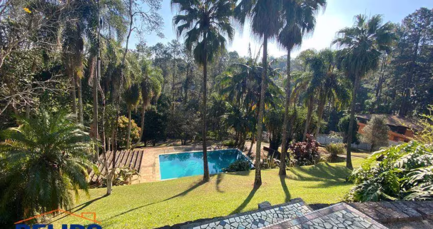 Chácara Exclusiva em Condomínio com Chalé e Piscina: Seu Refúgio Privado
