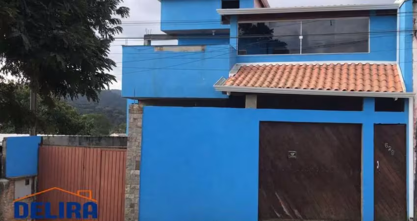 Casa de 4 andares em boa localização, para moradia ou renda mensal.