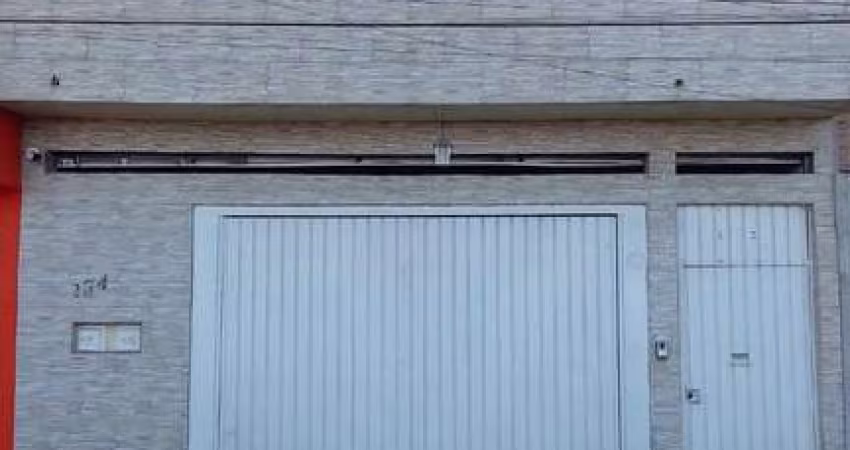 Sobrado com Duas Casas e Churrasqueira:  Conforto em um Único espaço
