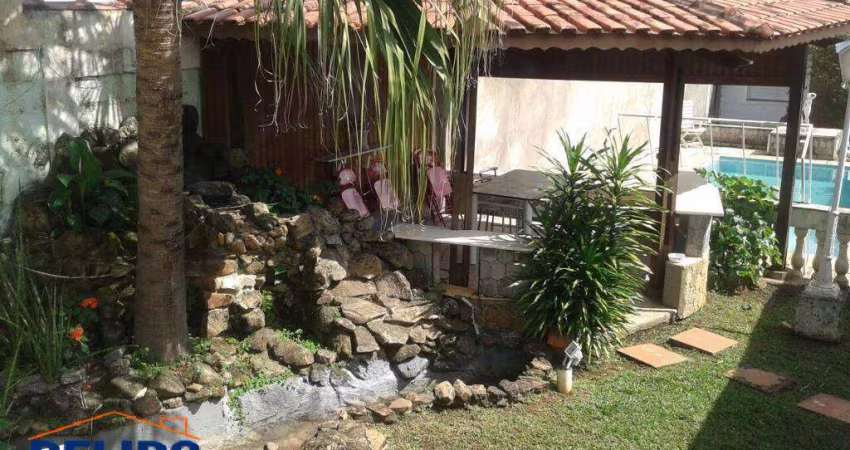Casa em Atibaia com ótima localização, piscina e área gourmet.